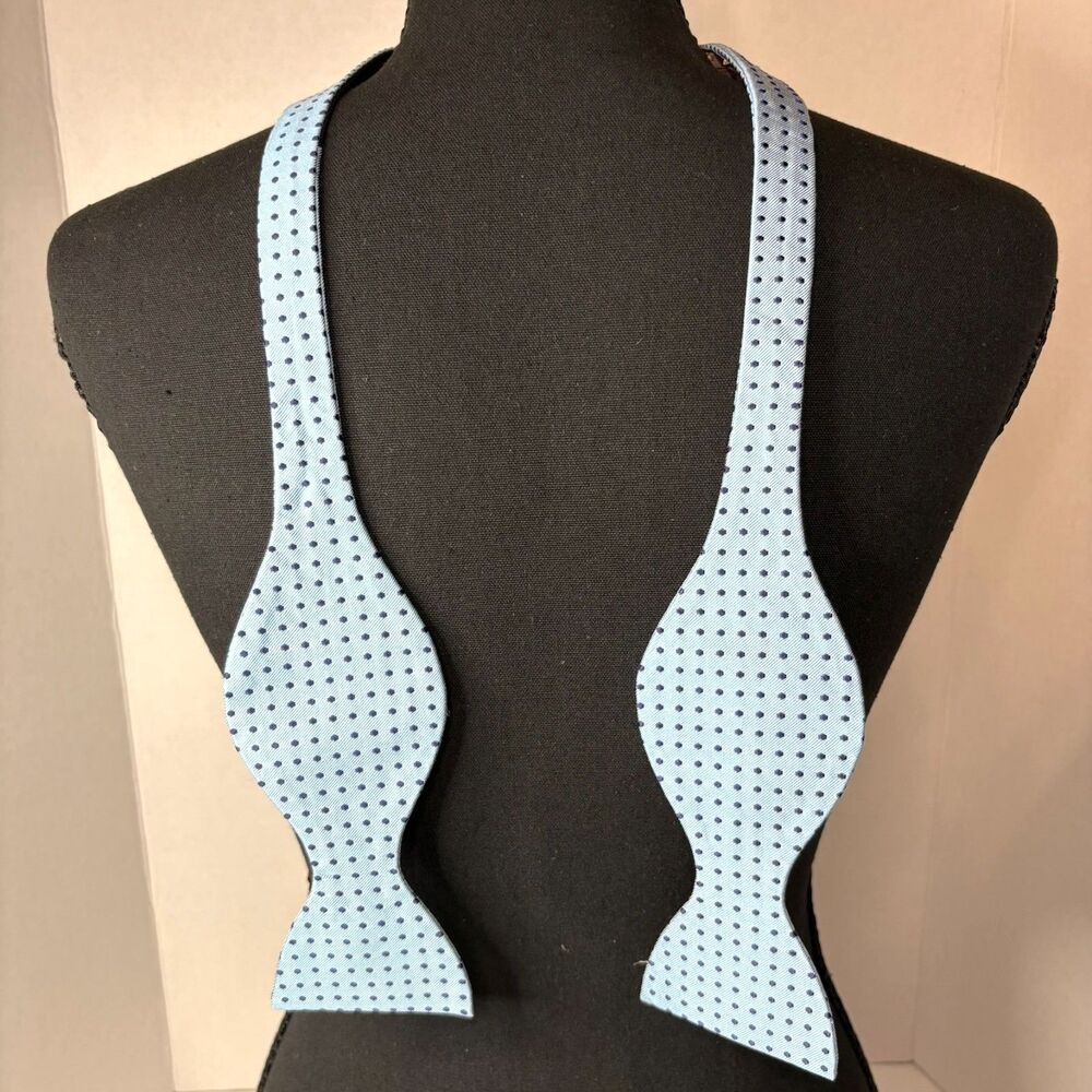 Thomas Pink London Silk Necktie Light Blue Navy Polka Dot Textured Men's Tie